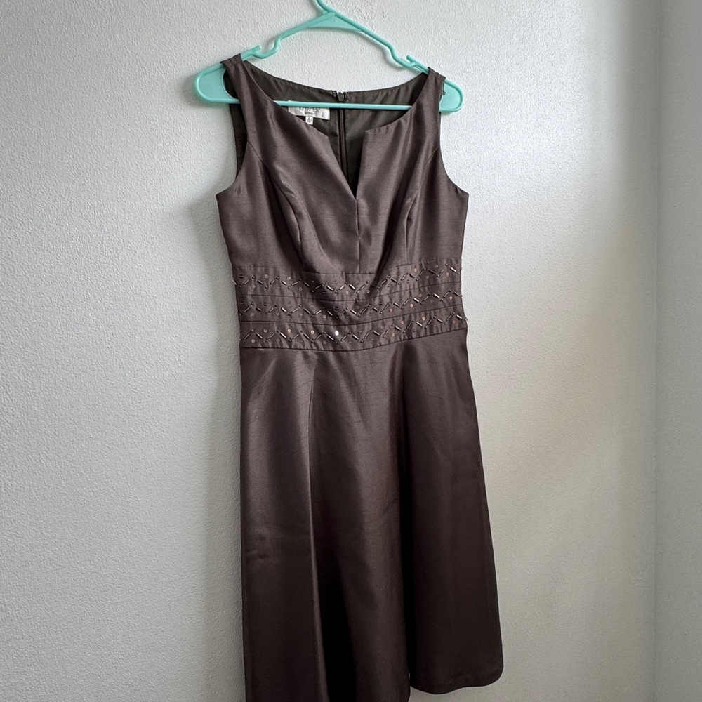Elegant Olive Green Sleeveless Dress (Jones New York/Kasper)